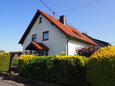 Gepflegtes Einfamilienhaus mit schönem Grundstück