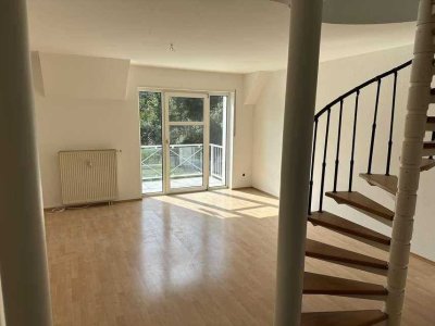 Helle 2 Zimmer Wohnung mit Balkon, Carport und PKW-Stellplatz in Walldorf