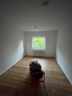 2 Zimmer + große Wohnküche