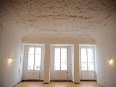 Elegante Loft-Wohnung mit Stuckdecken &amp; Intarsientüren