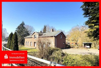 Zweifamilienhaus mit großzügigem Eigenlandgrundstück für Kapitalanleger oder Eigennutzer
