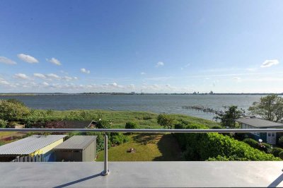 exklusives Einfamilienhaus im Bauhausstil in 1A-Wasserlage – unverbaubarer Blick auf den Strelasund