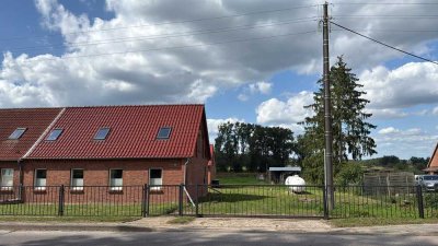 kleine Doppelhaushälfte mit gehobener Innenausstattung in Kremmin