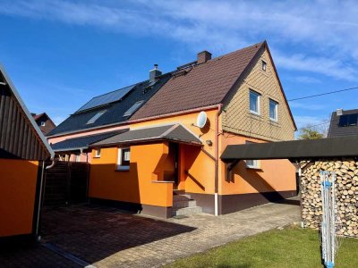 Kompakte Doppelhaushälfte auf grossem, gepflegten Grundstück zur Modernisierung und Selbstnutzung