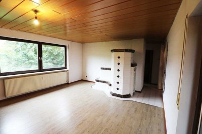 Gemütliche 3,5-Zimmer Dachgeschosswohnung in Hanweiler mit Hobbyraum und Bühne