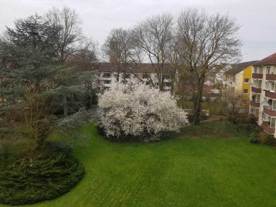 Freundliche und gepflegte 2,5-Raum-Wohnung mit Balkon und Einbauküche in Bremen