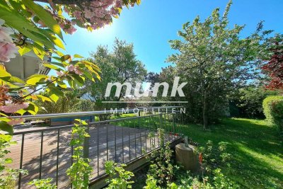 Gepflegtes Einfamilienhaus mit großem Garten, Balkon und Doppelgarage