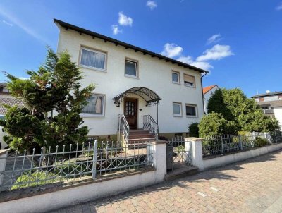 Großzügiges 2-Familienhaus mit großem eingewachsenen Garten