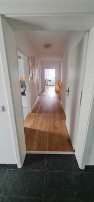 große 3-Zimmer EG-Wohnung mit Garage!