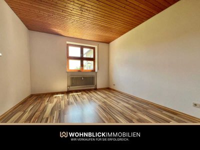 ** Helle 2-Zi.-Hochparterre-Wohnung mit Balkon und EBK**
