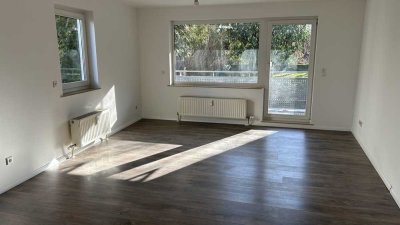 Ruhig, schöne 2,5 Zi. EG-Wohnung mit Stellplatz + Garage und EBK *Renoviert*