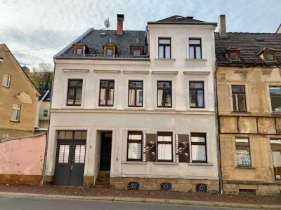 Wohnhaus mit Nebengebäude im Hof !