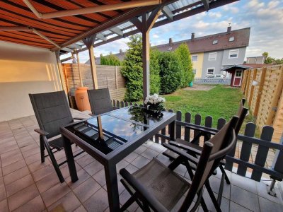 Gartenwohnung (hochwertige EBK, große Terrasse, Kamin, 2 Zimmer) in Neutraubling City
