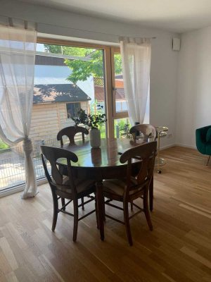 Moderne 2,5-Zimmer-Wohnung mit kleinem Garten