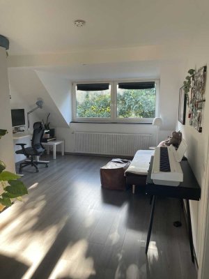 Helle 2-Zimmer Dachgeschosswohnung in Essen Südostviertel