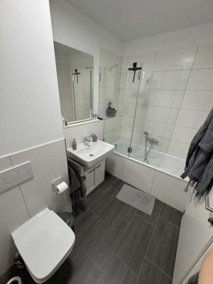 Neuwertige 2-Zimmer-Erdgeschosswohnung mit Balkon und Einbauküche in Leipzig
