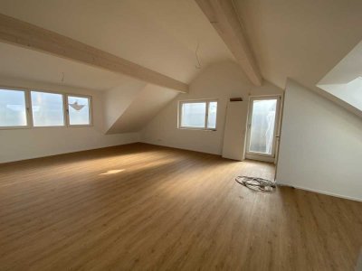 Schmuckstück: Helle, kernsanierte 2-Zimmer-Wohnung mit Balkon in Neuhausen
