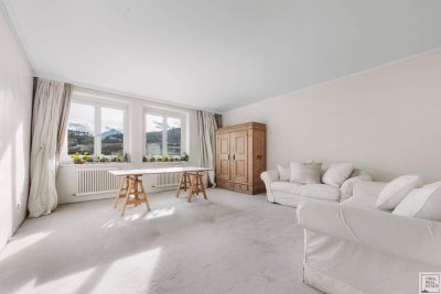 Stilvolle Altbauwohnung mit verglaster und beheizter Loggia – Wohnen mit Charakter und Ausblick