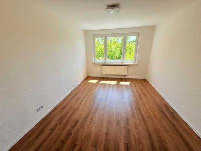 **Besichtigung: Sa., 30.08.25 um 13:00 Uhr** Drei-Raum-Balkon-Wohnung in Brandenburg a.d.H.!