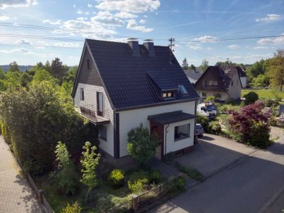 Einfamilienhaus mit Doppelgarage nahe dem Ortsrand