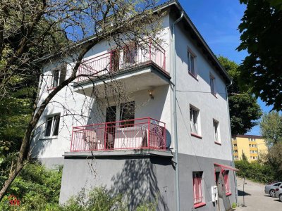 Kompaktes Wohnhaus mit 6 Kleinwohnungen – Anlageobjekt/Mitarbeiterwohnhaus in zentraler Stadtlage