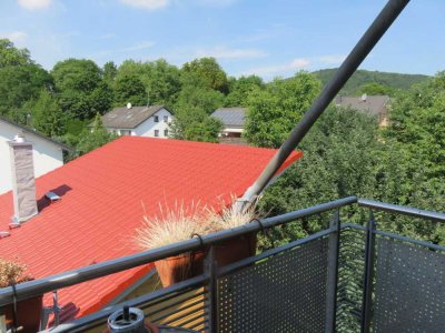 Großzügige und helle Maisonette-Wohnung mit Balkon