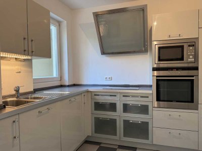 Außergewöhnliche 3-Zimmer-Terrassenwohnung mit Garten in Nymphenburg-Neuhausen