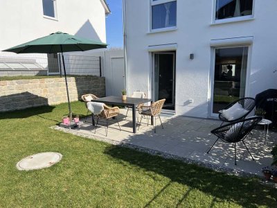 Geräumige, neuwertige Doppelhaushälfte mit gehobener Innenausstattung in Hechendorf fußläufig zur S8