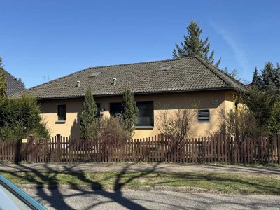 KNUFFIGER BUNGALOW, 107 m² WOHNFLÄCHE, MASSIV, BJ. 2004 AUF 620 m² GRUND