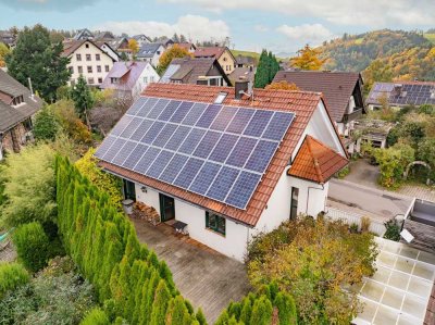 Familienidyll im Schwarzwald - Haus mit ELW, PV-Anlage, Kamin, Terrasse und Garage