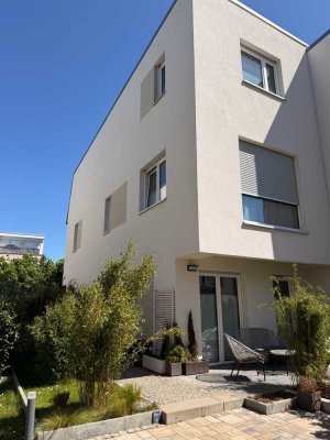 Reihenendhaus mit gehobener Innenausstattung und EBK (provisionsfrei)
