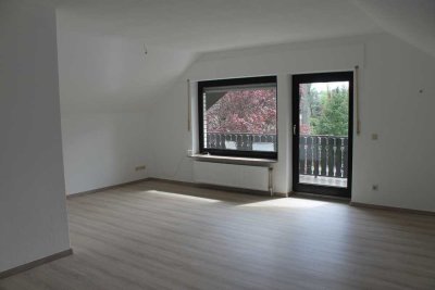 Freundliche 2-Zimmer-DG-Wohnung mit Loggia und EBK in Osnabrück