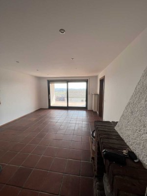 Attraktive 5-Zimmer-Hochparterre-Wohnung mit Balkon in Bruckberg