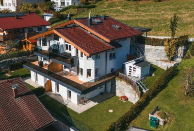 Exklusives Wohnen in traumhafter Hanglage – Moderne Doppelhaushälfte mit Panoramablick