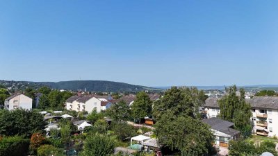 Helle 3,5-Zimmer-Komfortwohnung mit Balkon, Weitblick und Pkw-Stellplatz