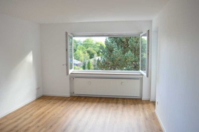 Frisch sanierte 3,5-Zimmer-Wohnung mit Balkon, EBK und Garage
