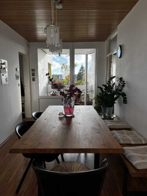 Stilvolle, teilmöblierte 3,5-Zimmer-Wohnung mit Balkon und Einbauküche in Hadern, München