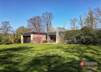 Luxusanwesen mit Geschichte: 19.000 m² Gst. und beeindruckender Bungalow mit ca. 500 m² Wohnfläche!