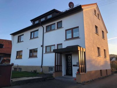 Vollständig renovierte 2,5-Zimmer-Dachgeschosswohnung mit EBK in Bargau