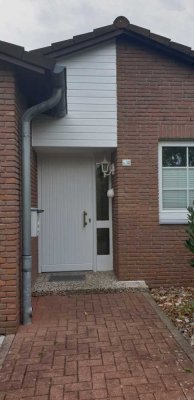 Charmantes Einfamilienhaus mit Garten, Keller und Teich in ruhiger Lage von Letter
