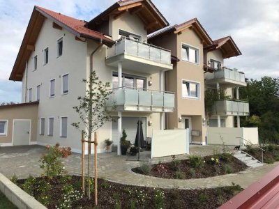 Neuwertige 3-Zimmer-Wohnung mit Balkon und Einbauküche in Obertraubling