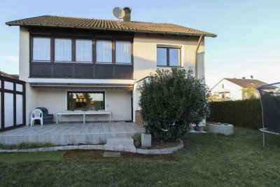 Liebevoll saniertes Einfamilienhaus mit grünem Rückzugsort in Amberg