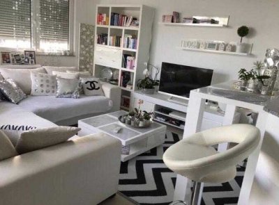 Traumhafte Dachgeschosswohnung mit Loggia und Einbauküche in MG-City