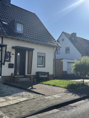 Doppelhaushälfte für die kleine Familie mit großem Grundstück