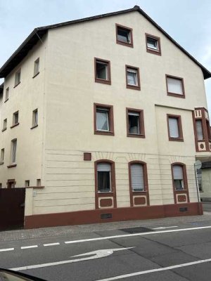 Schöne Wohnung, 110 m2, neu Renoviert, in Brühl Mitte