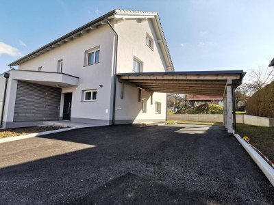 Modernes Doppelhaus mit Garten und Carport in Bad Hall