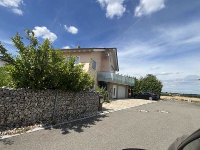 Exklusives Einfamilienhaus mit Einliegerwohnung in Feldrandlage