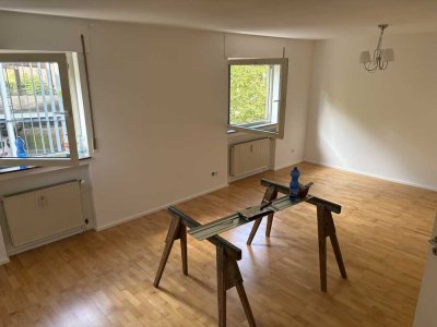 Frisch Renoviert - 2 Zimmer Küche Bad/WC - Wohnung im Herzen Bensheims.