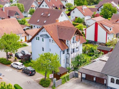 Sehr gepflegte 3-Zi Wohnung mit Balkon und 2 Parkplätzen. Ideal als Kapitalanlage oder Eigennutzung