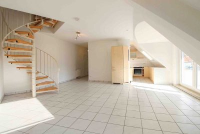 Helle Maisonette-Wohnung mit TG-Stellplatz in Toplage von Berkersheim
